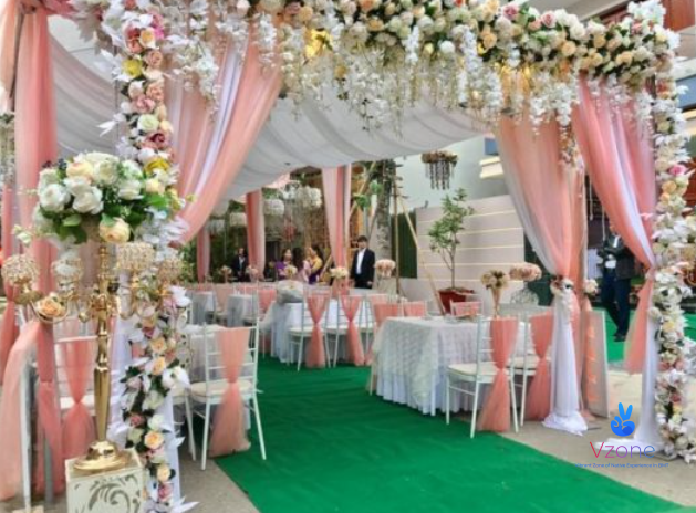 Cổng cưới hoa lụa và vải voan