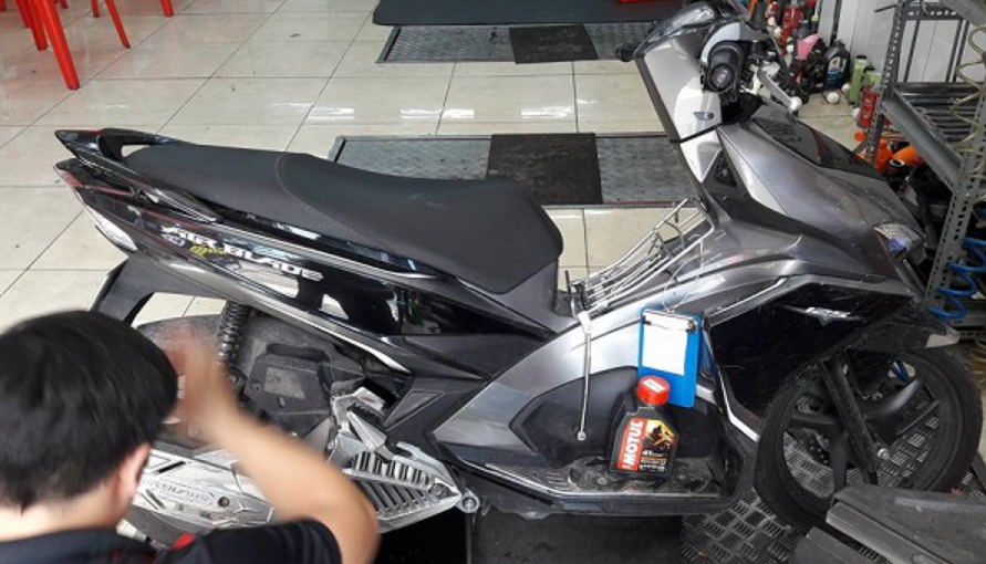 Honda khuyến cáo 4.000 km mới thay, có đúng không?