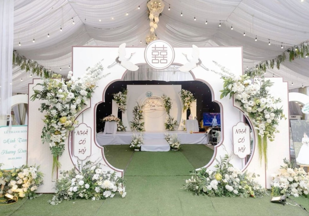 Trang trí cổng cưới BMT